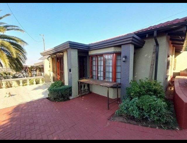 4 BEDROOM HOUSE FOR SALE IN PRIMROSE HILL